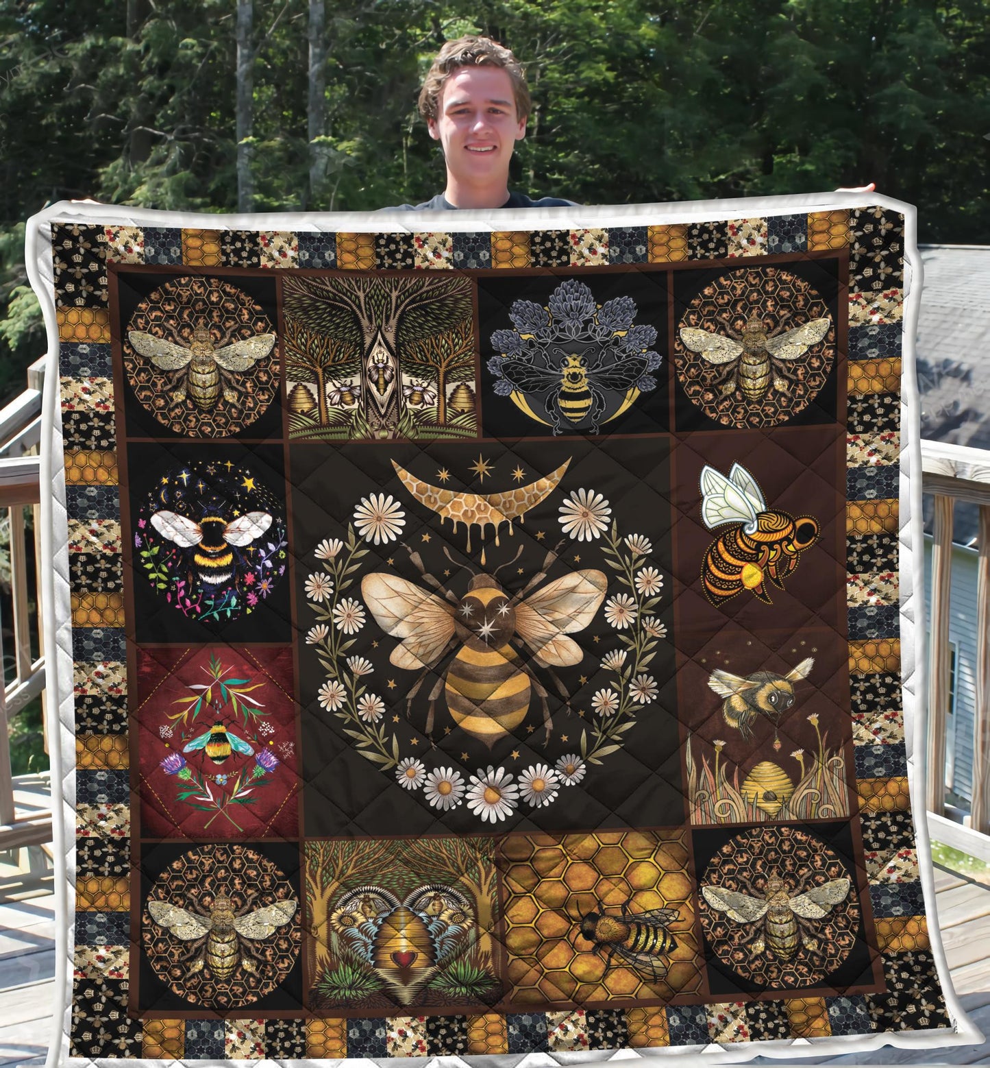Bee Q2 Quilt Blanket